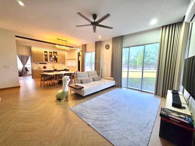 4R4B CORNER LOT Laman Mawar Indah, Kota Seriemas Nilai HUGE LAND 1