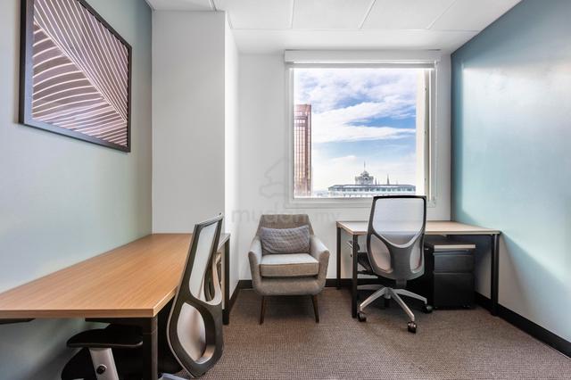Private office space for 2 persons in Regus The Gardens 1