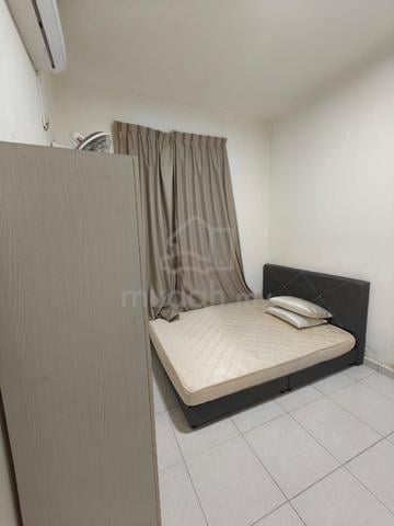 Suriamas suites / Larkin / Low Deposit / Common room / to ciq 10 mins 1