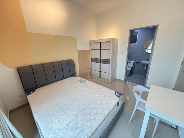 Master Room Attached Bathroom w/ Living Room & Sofa, 30m to LRT 1