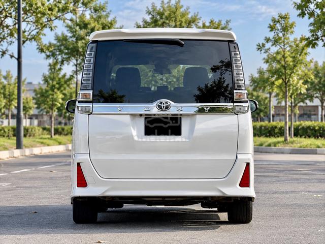 2018/2023 Toyota VOXY 2.0 ZS KIRAMEKI EDITION - 2