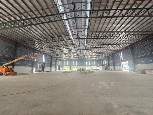 Rawang warehouse with loading dock ,easy acess 40 feet container 1