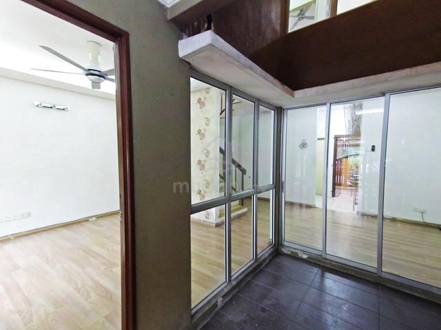 FACING OPEN Double Storey Terrace House Taman Pinggiran USJ 2 1