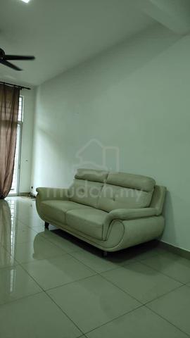 Pandanmas Townhouse Upper Floor MOVE IN CONDITION INVESTMENT 1