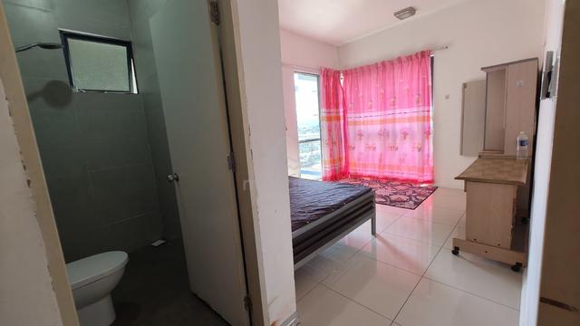 Room with personal bathroom 1