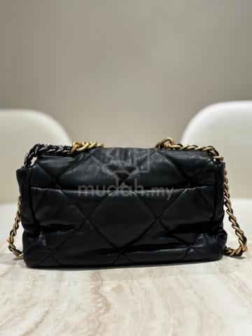 Chanel 19 Flap Shoulder Bag in Black Lambskin - photo 4 of 4