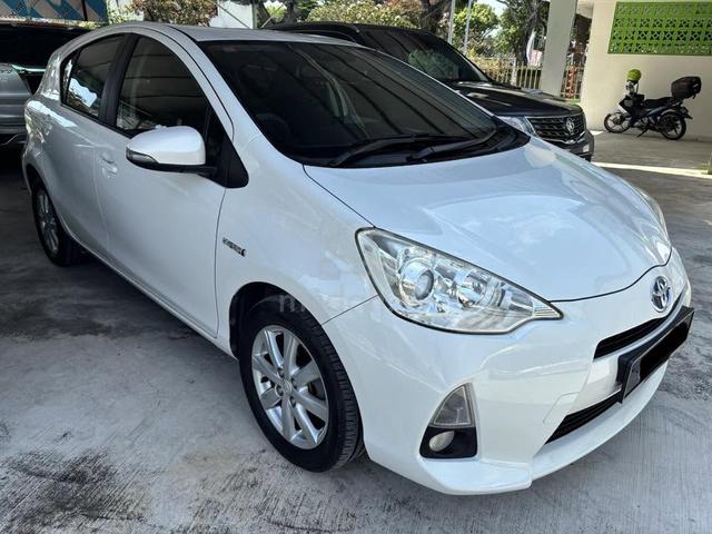 2012 Toyota PRIUS C 1.5 (A) - UNBELIEVABLE COND. - 2