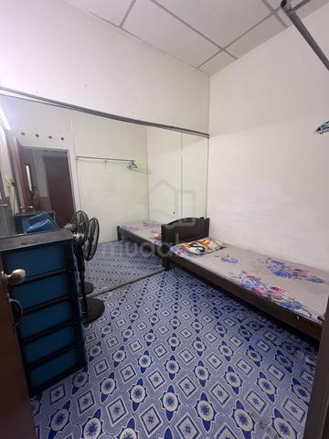 Bilik Single / Queen Tiram / Puteri Wangsa / Bandar Tiram / Pandan 1
