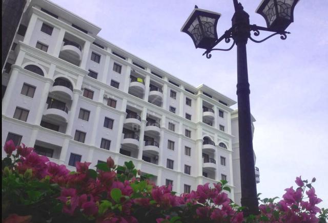 Marina Crescent 1