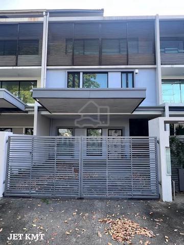 Facing Open Bukit Raja 2.5 Storey House 26x75 6R6B Gated Guarded Sale 1
