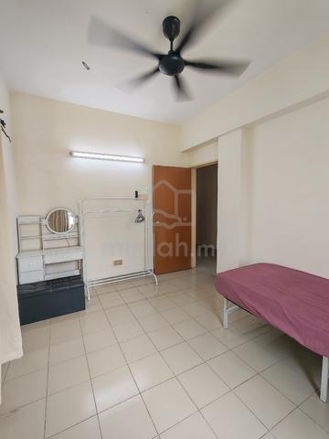 Medium room to rent 1