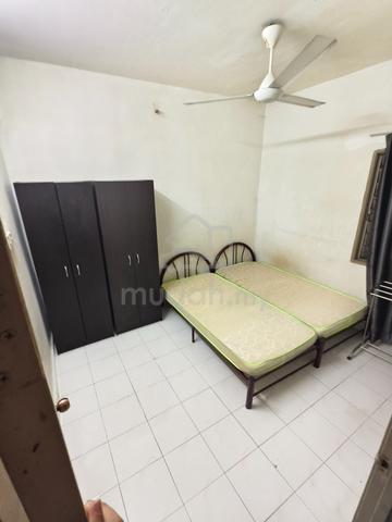Bilik Single Rumah Teres Free Parking 1