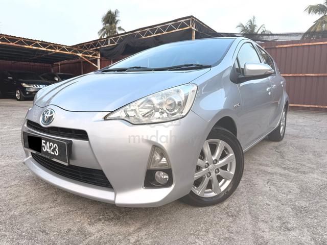 2013 Toyota PRIUS C 1.5 (HYBRID) FULLSERVICETOYOTA - 2
