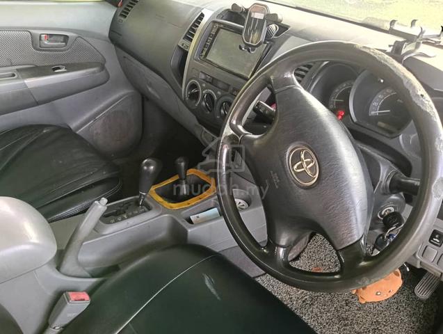 2010 Toyota HILUX 2.5 G FACELIFT DOUBLE CAB (A) - 5
