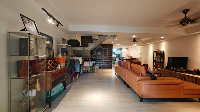 Modern Design Garden View Taman Puncak Jalil 1