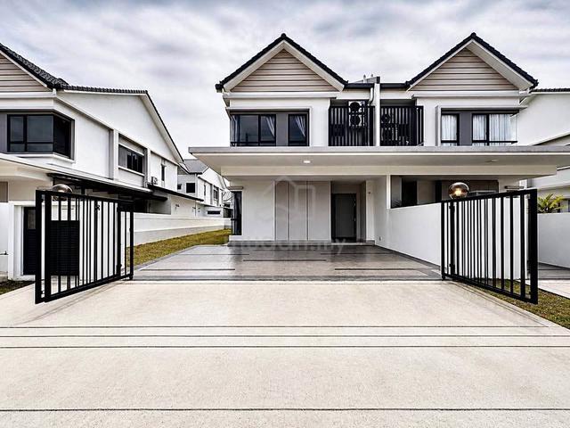 New FREEHOLD Semi-D| 10 Mins From Elmina|Ready Move In| Private Garden 1
