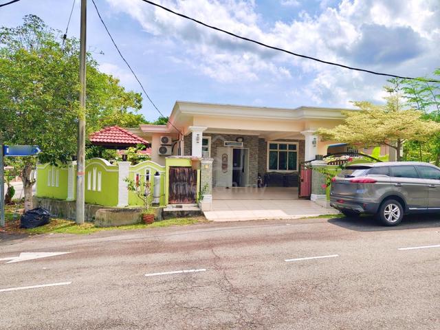Renovated Banglo Setingkat Corner Lot Desa Salak Setia, Salak Tinggi 1