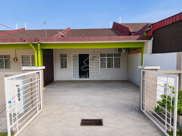 [FACING OPEN] Single Storey, Tmn Ayer Molek Perdana, Kuala Sg Baru MLK 1