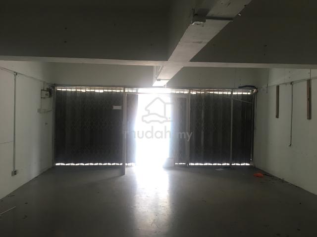 Pinggiran Putra Permai LG Floor , seri kembangan 1