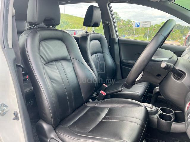 2018 Honda BR-V 1.5 V 1Y-WARANTY F/SERVICE 1 OWNER - 4