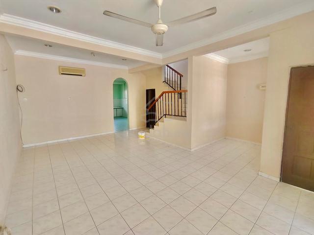 [For Rent] WALK TO MYDIN- Taman Batik 2-Storey Terrace House for rent 1
