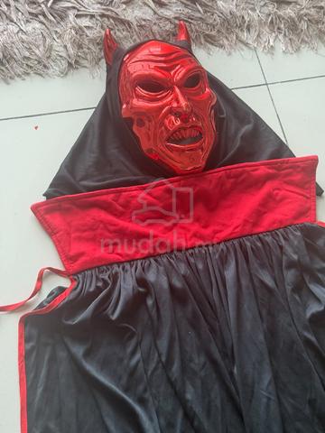 Devil Halloween Costume Set (Cape, Mask & Tridents - photo 2 of 6