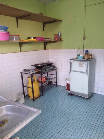 1.5 storey Terraced House For Sale 4