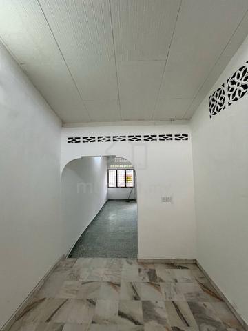 Kapar Hamzah Alang Low Cost Area 3 Beds Single Storey Terrace House 3