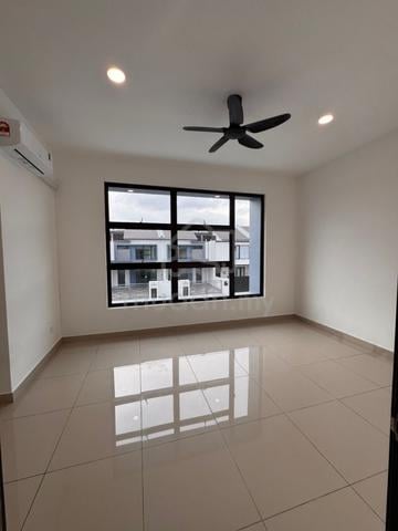 Austin Duta 4 Double Storey Original Condition 4 Bed Gated & Guarded 1