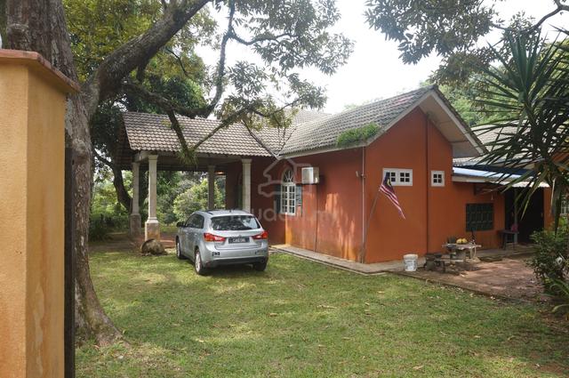 Banglo Setingkat bersama Kebun di Batu Hitam, Beserah untuk dijual 2