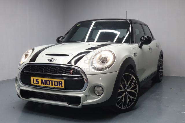 2017 Mini Cooper Jcw 2.0 5-Door (A) - 1