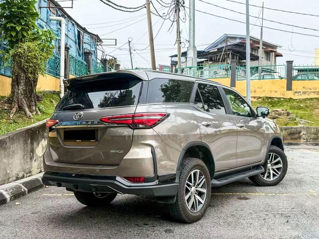 Toyota FORTUNER 2.7 SRZ 4X4 GR Bodykit 7Seater 2.4 - 2