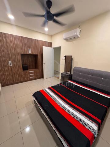 Season apartment Larkin area/have bus stop/ 9min to ciq kasam/ 1