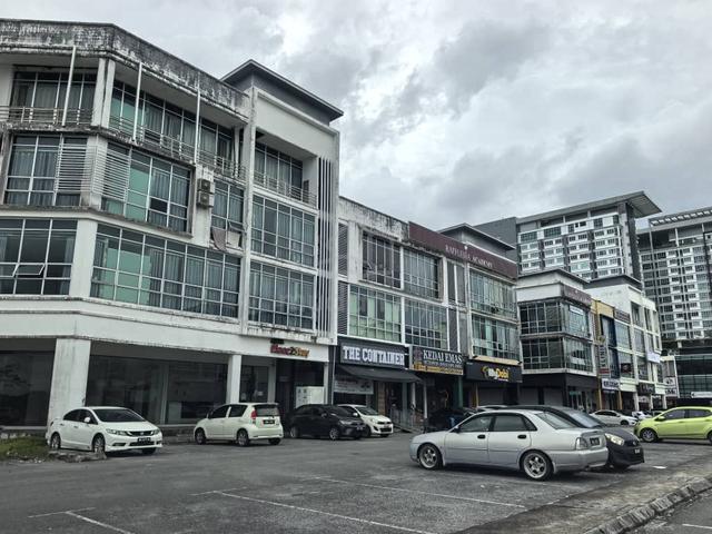 Metro city 3 storey intermediate shop for sale 1