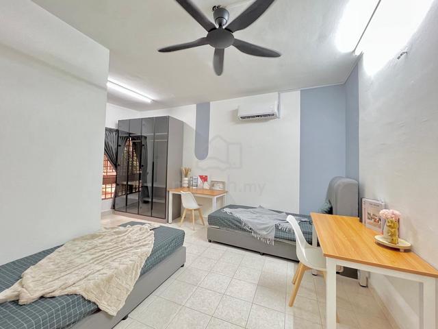 Palm Spring – 🚉 Just Minutes to MRT Surian | Master Room Available 1