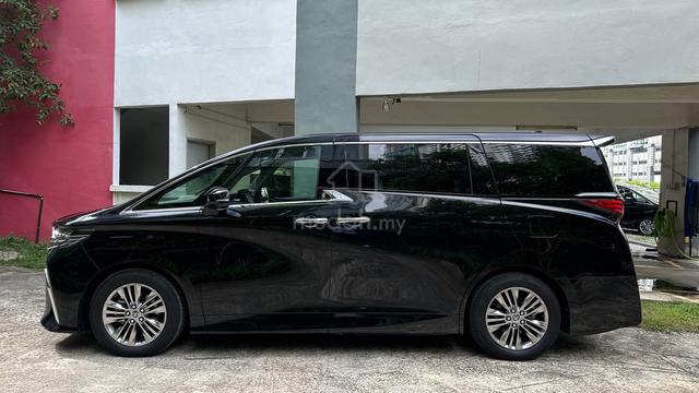1K Km 2025 Toyota ALPHARD Z Fully Loaded GRADE 5AA - 5