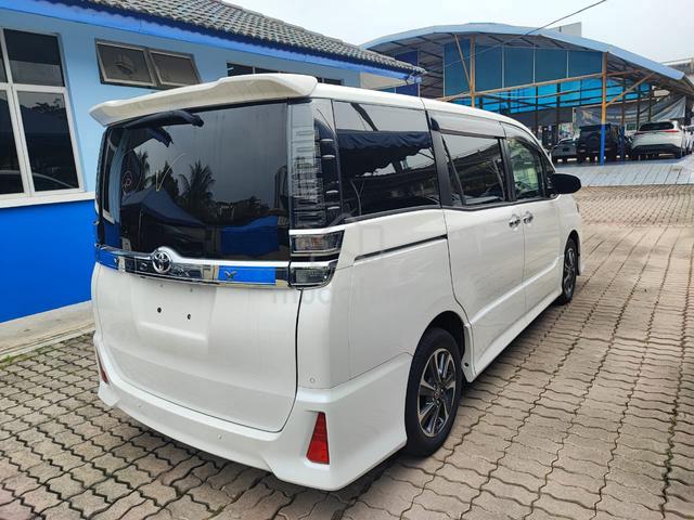 2022 Toyota VOXY 2.0 S-Z (A) - 4