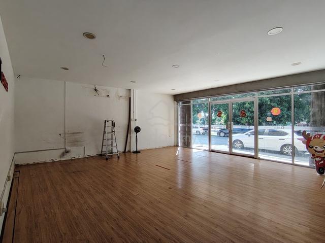 End Lot Bukit Beruang [Ground Floor] Shop Lot For Rent 1