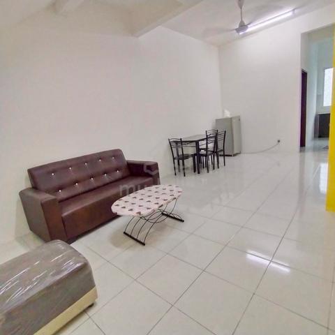 Townhouse Lower Floor for Rent @ Taman Brokoli, Lunas 1