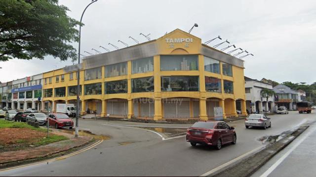 Tampoi Limited Corner Double Storey Shoplot For Rent 1