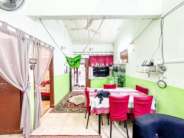 Single Storey Taman Saga, Ampang BUILT IN KITCHEN CABINET 1