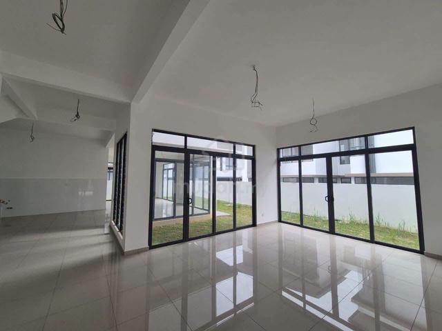 6km to Ayer Keroh Double Storey Semi D 40 x 80 sq.ft Full Loan nr Mitc 1