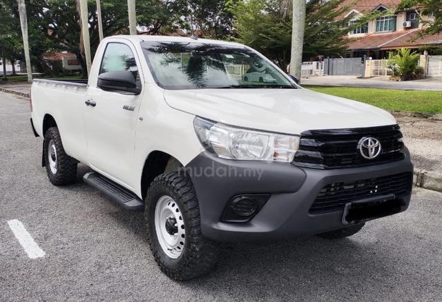 2017 Toyota HILUX 2.4 Single Cap VNT 4WD (M) - 1