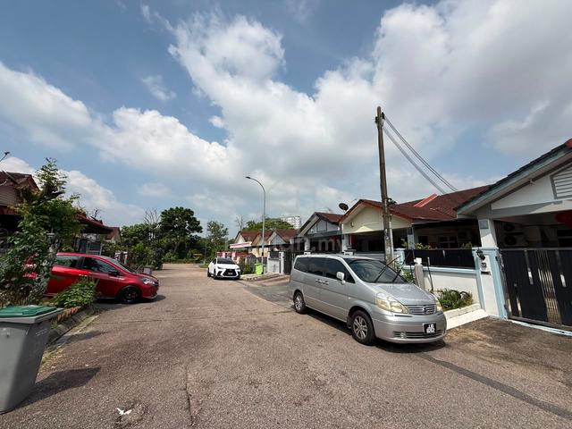 JP Perdana Mount Austin, 22x70sf Single Storey Terrace GOOD Condition 1