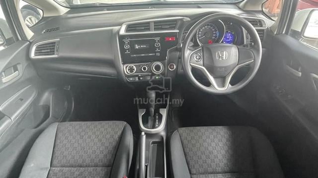 TIP TOP CONDITION 2017 Honda JAZZ 1.5 E (A) - 4
