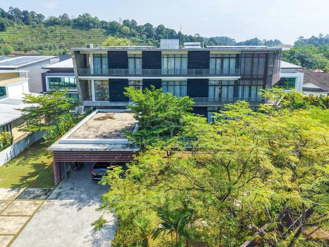 3 Storey Bungalow at Perdana Heights U10, Shah Alam 1