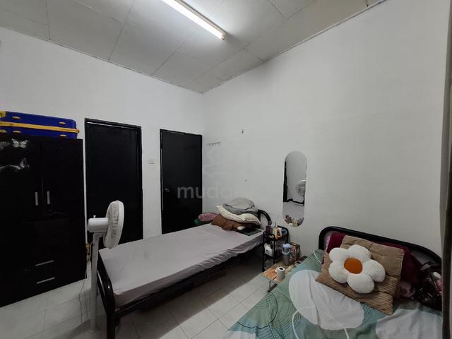 Bilik masterbedroom sharing utk wanita Melayu 1