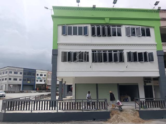 Corner 3 Storey Shop Bandar Baru Putra Point Nilai 1