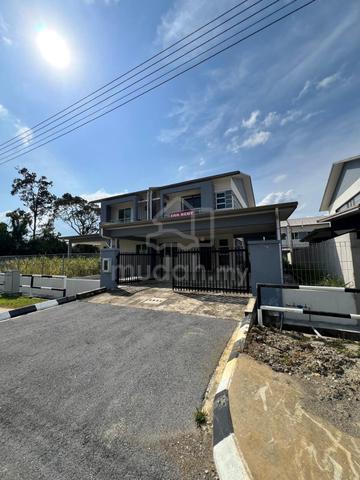 DOUBLE STOREY SEMI DETACHED HOUSE FOR SALE AT JALAN TONDONG BATU KAWAm 1