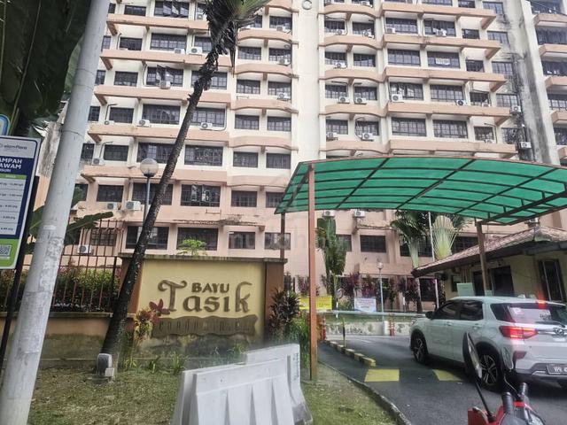 Female Room (Master Bedroom) Sharing Near LRT Tasik Selatan 1